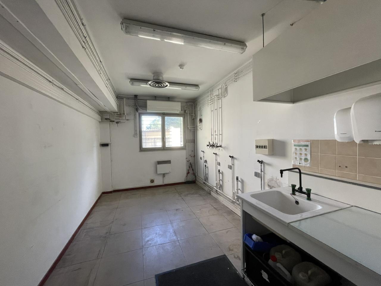 Local d'activité Châteauneuf-les-Martigues 988m² Vente local d'activité Châteauneuf-les-Martigues Bouches-du-Rhône OVACT2422576 2